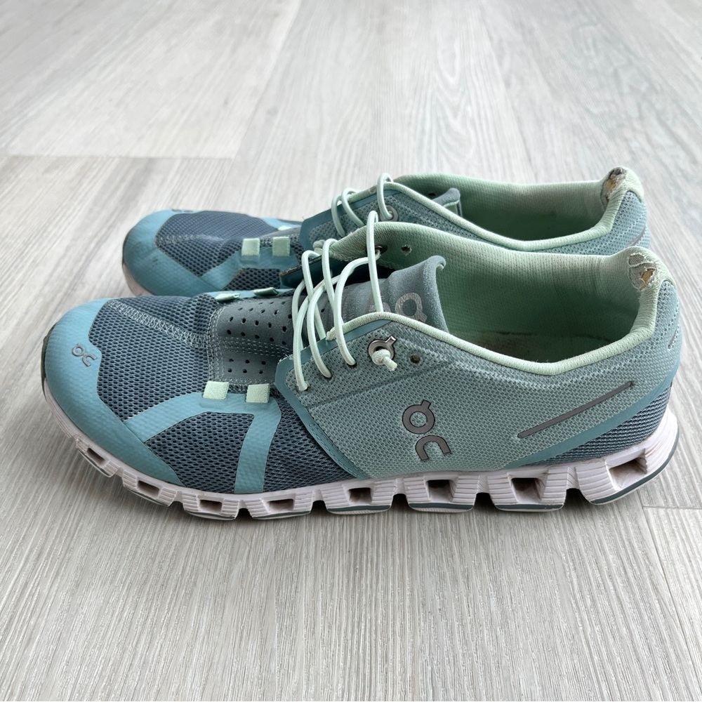 Women’s On Cloud Running Shoes - Size 8